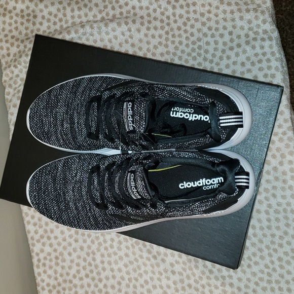 Adidas lite Racer Made with Earth Friendly Materials Fabrication. - Picture 4 of 11